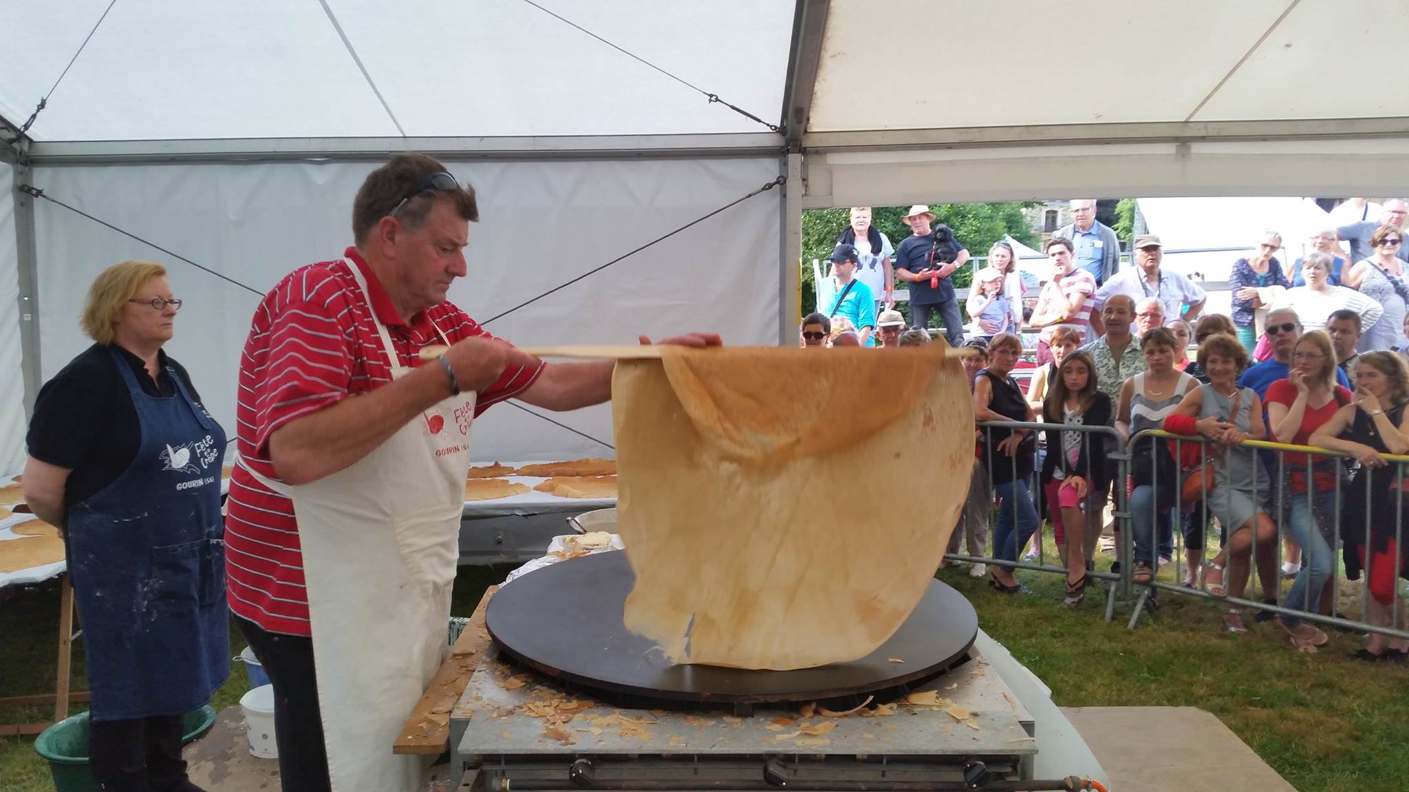 Le concours de la plus grande crêpe à Gourin