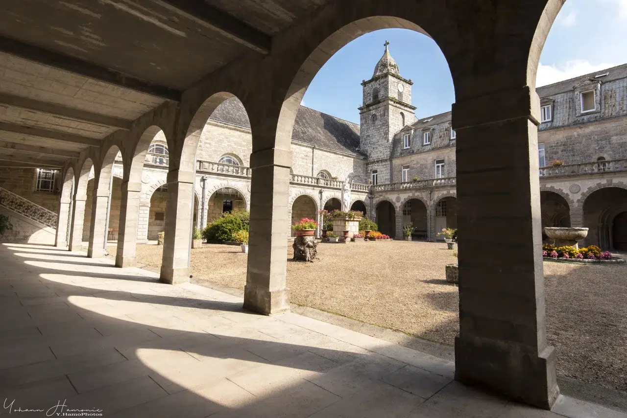 Le cloitre de l'abbaye de Langonnet