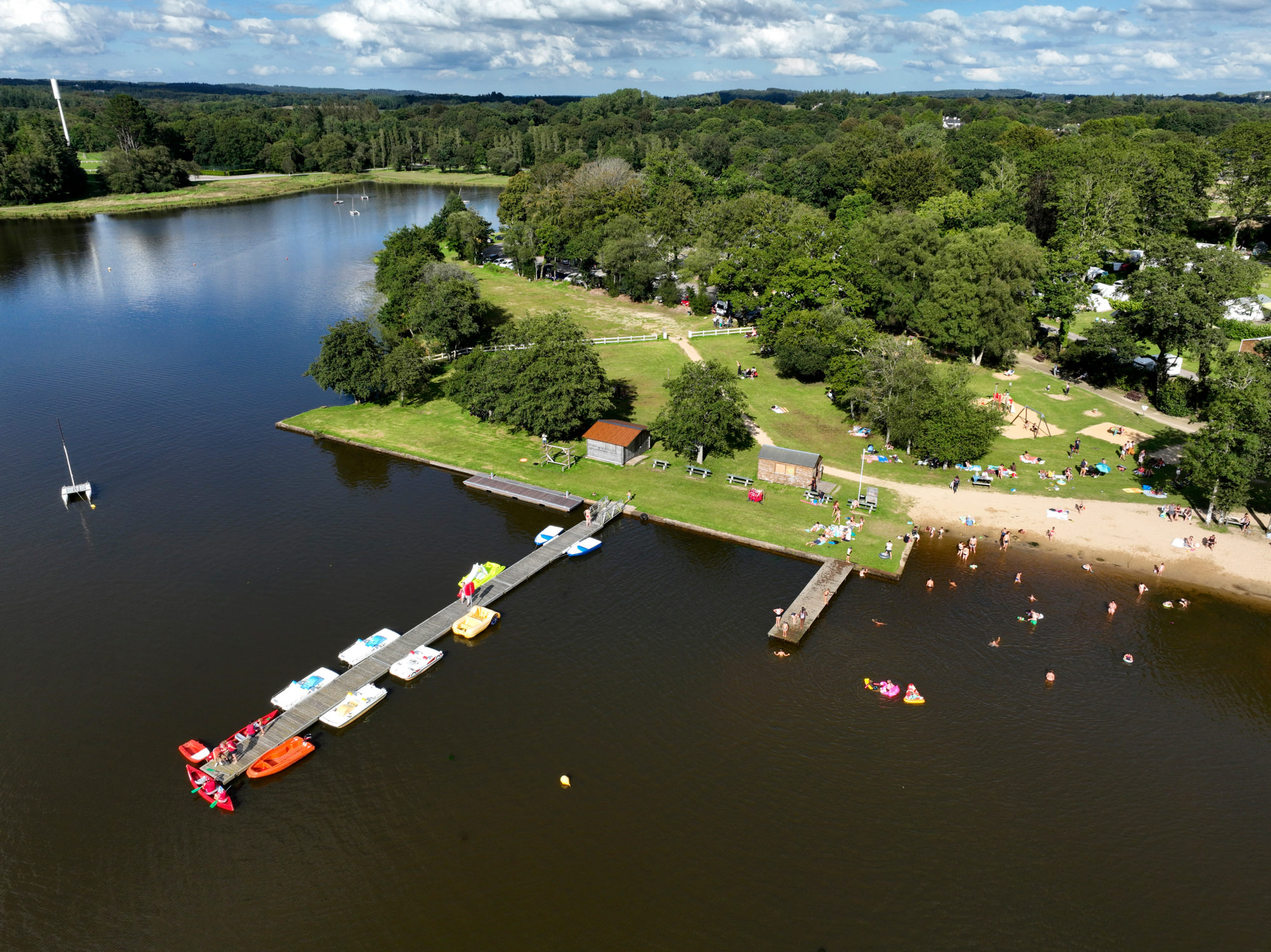 Vue aérienne de la base Nautique de Priziac