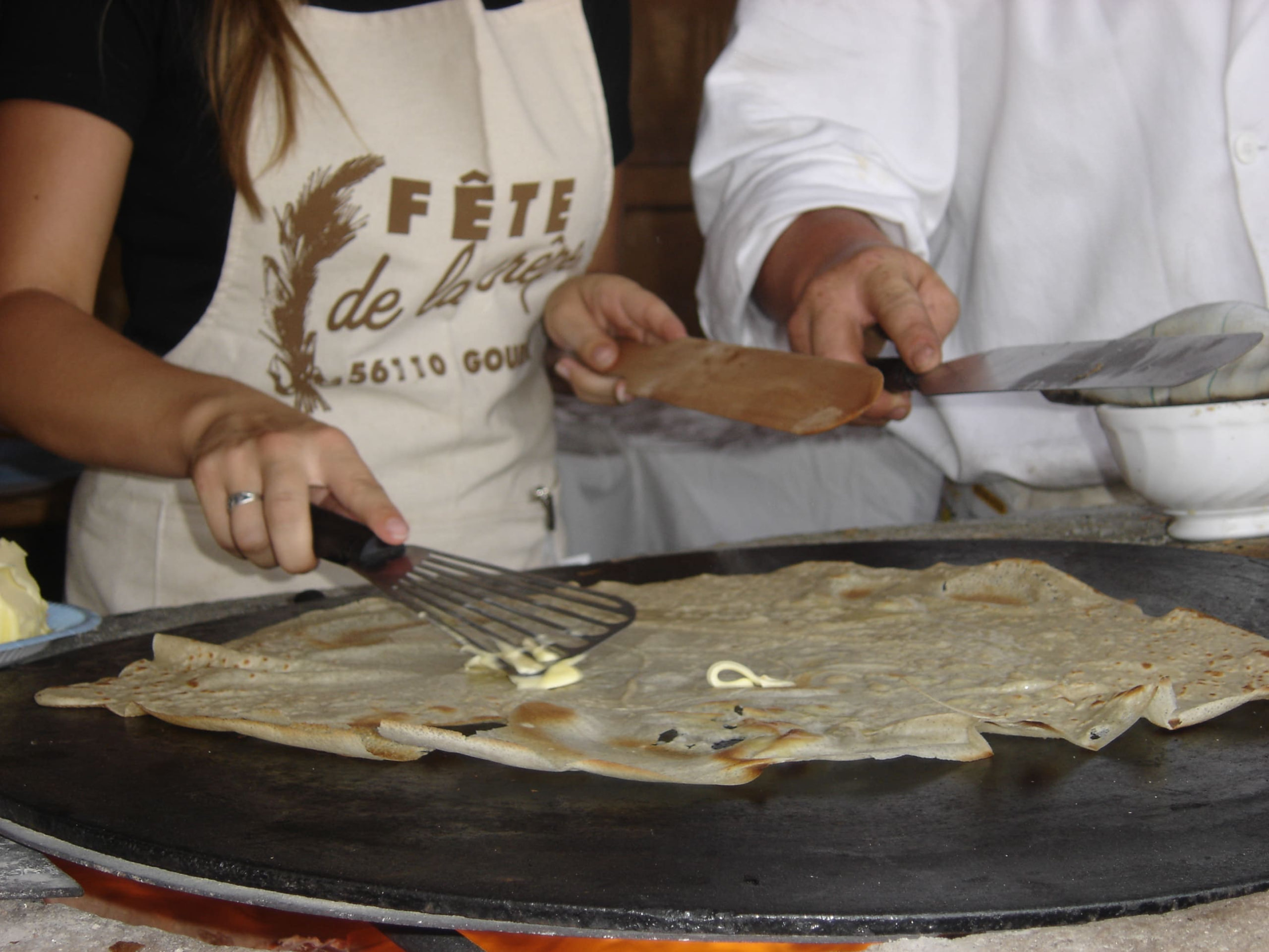 Crêpe sur un billig lors de la fête de la crêpe à Gourin