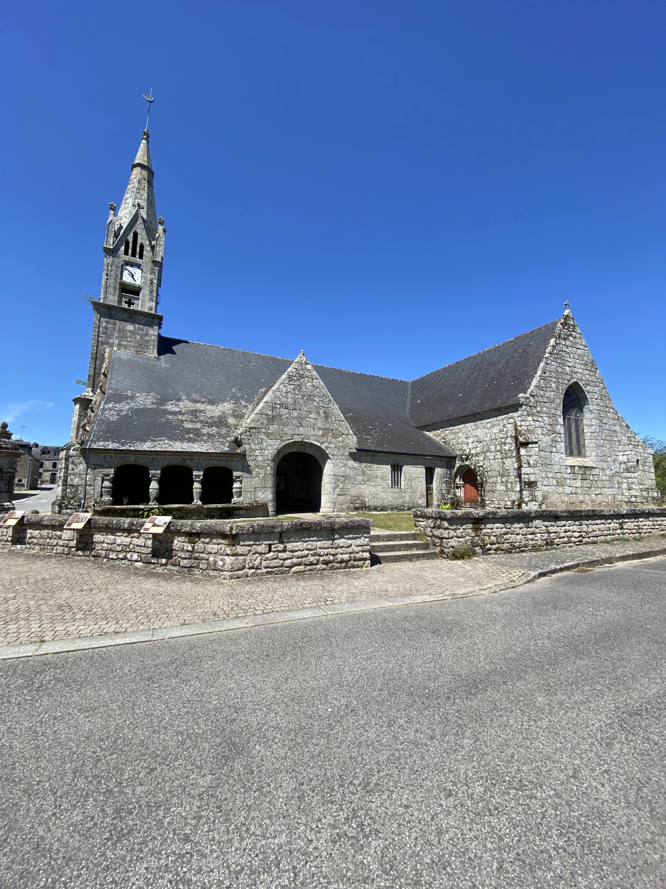 L'église Saint-Jean-Baptiste au Croisty