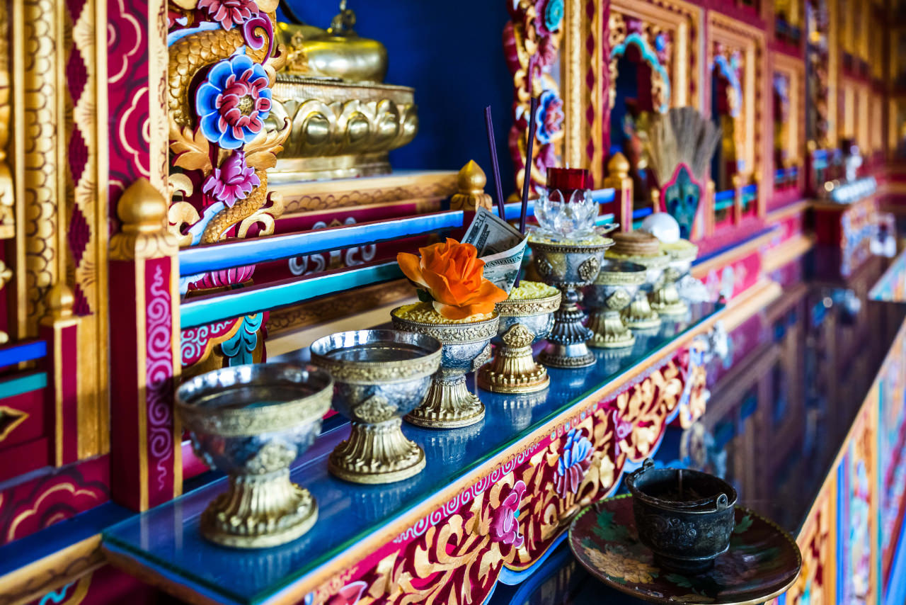 Photo de l'intérieur d'un des bâtiments du temple bouddhique