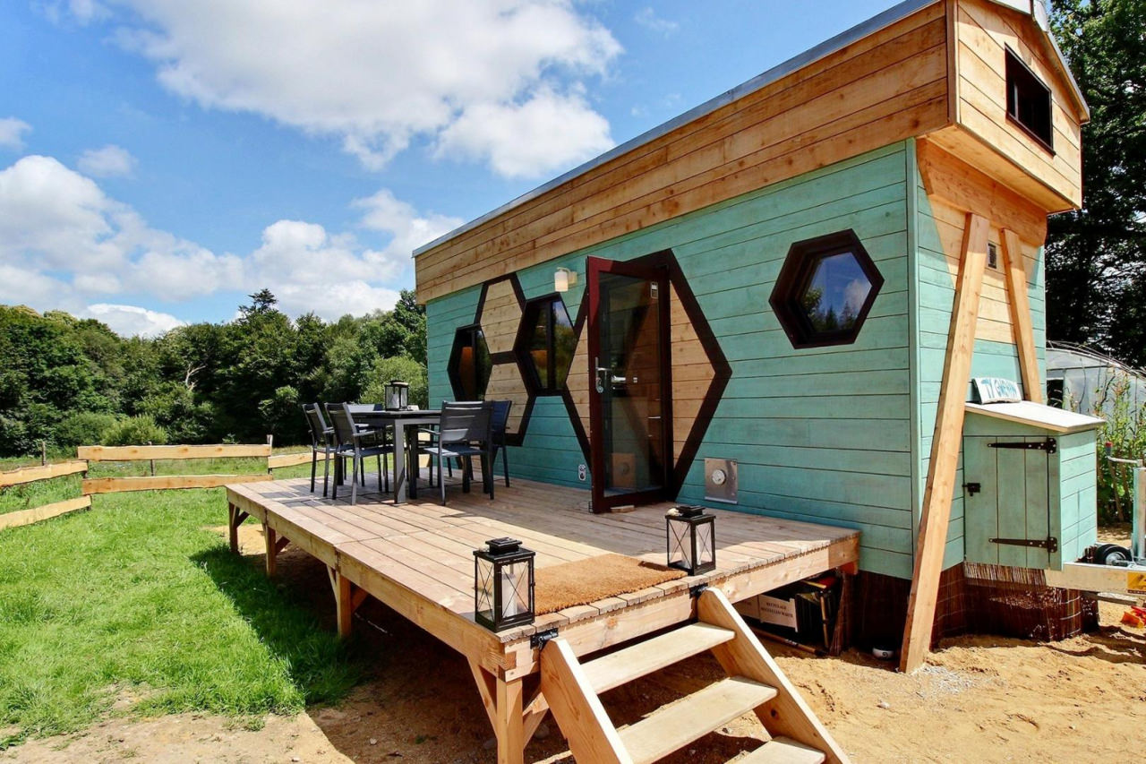 La tiny house de la Fontaine Airmeth sous un beau ciel bleu !