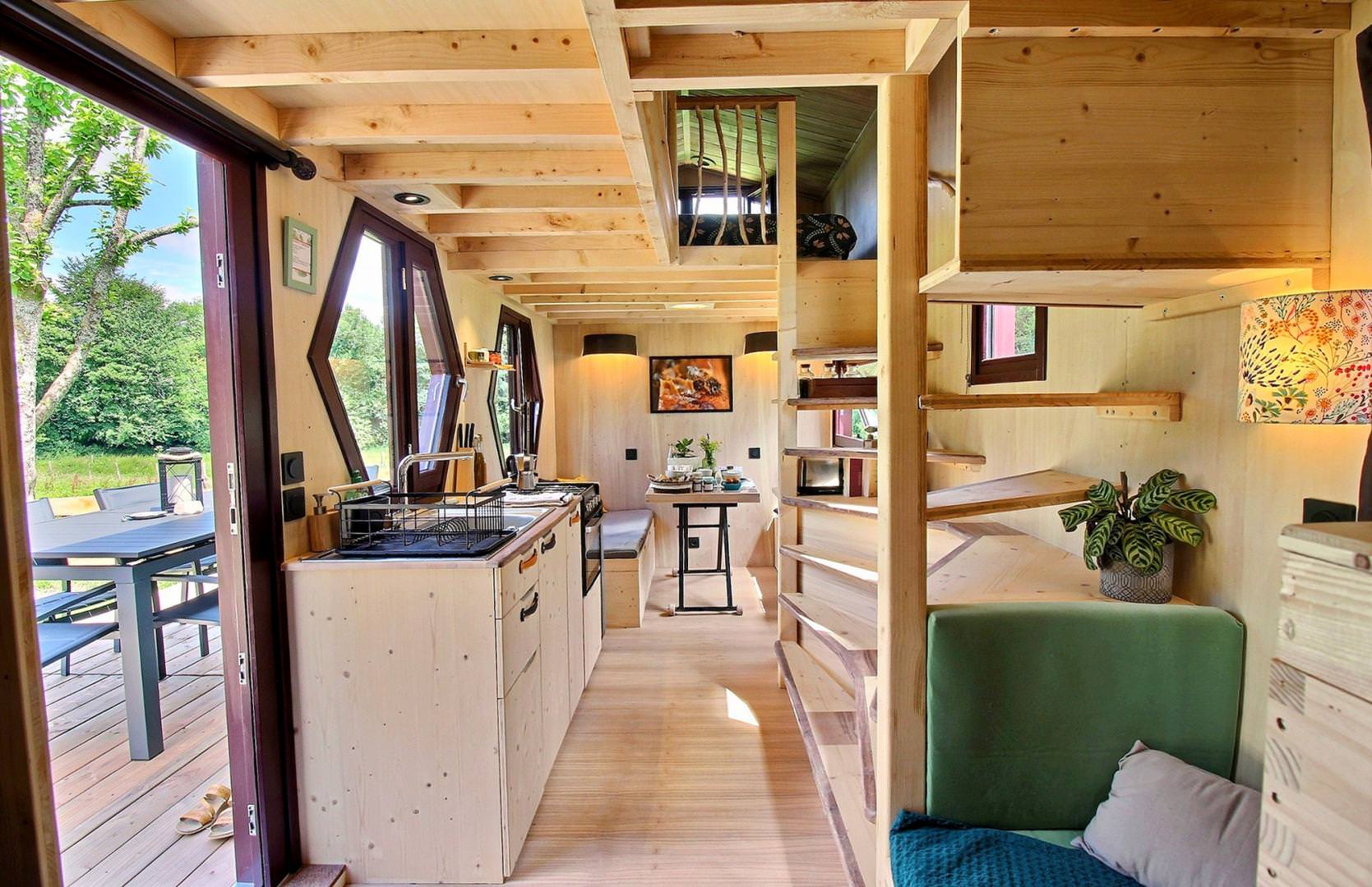 L'intérieur de la tiny-house de la fontaine Armeth