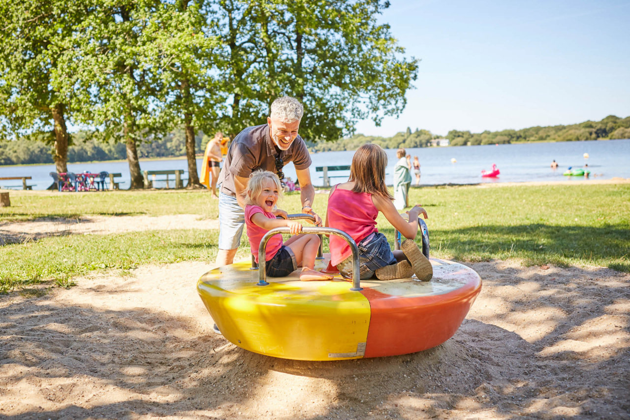 L'aire de jeu du lac du bel air de Priziac