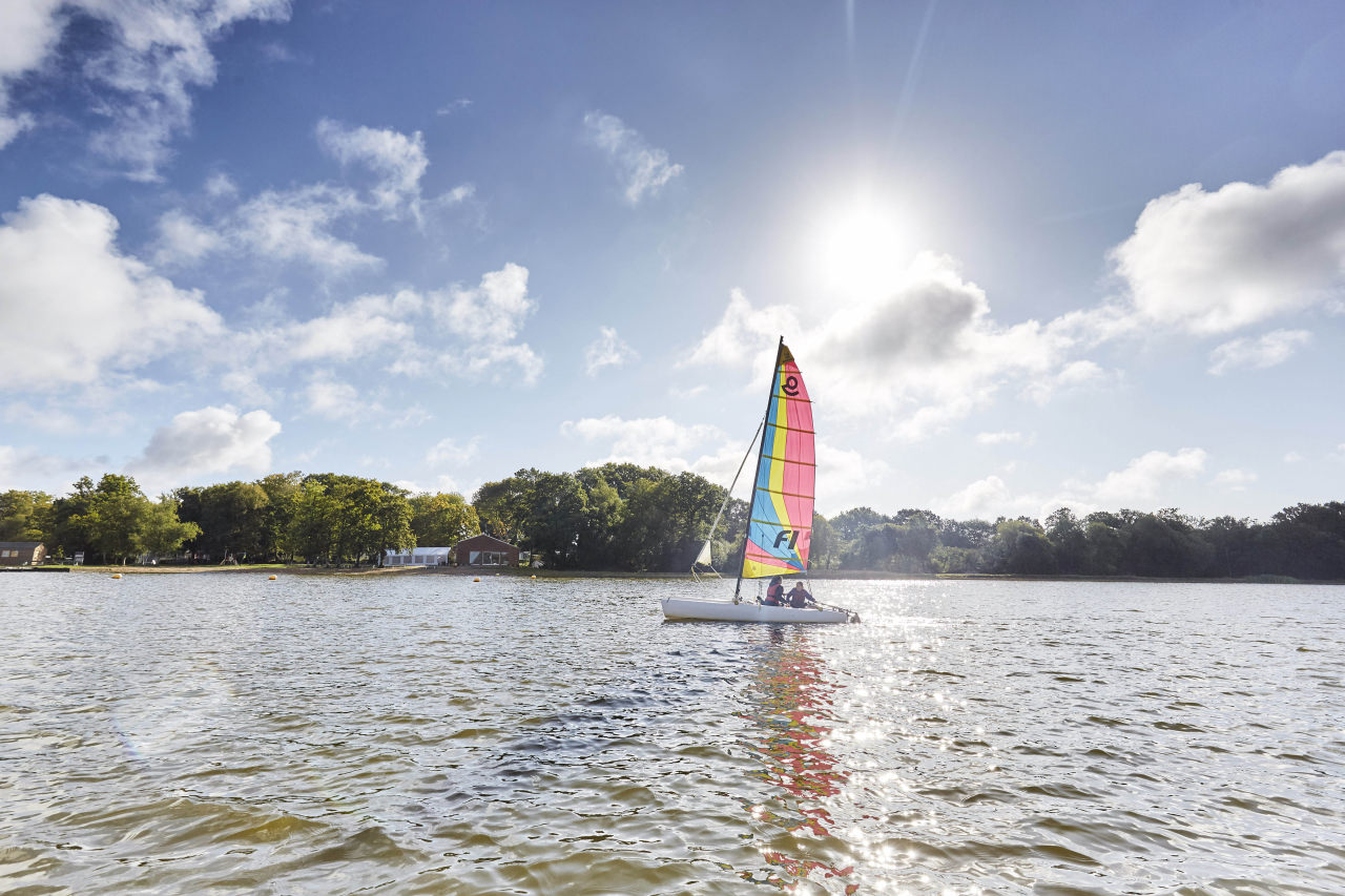 Activité voile sur le lac de Priziac