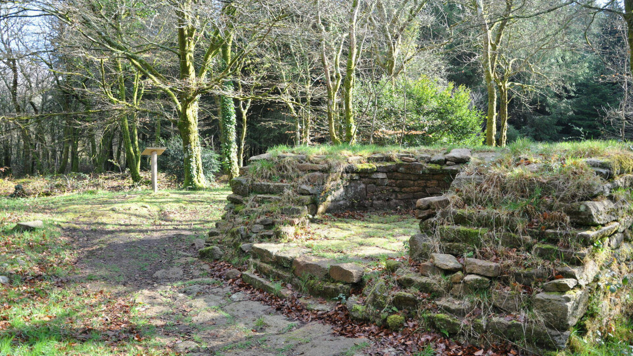 Hameau médiéval de Pont-Callec à Berné