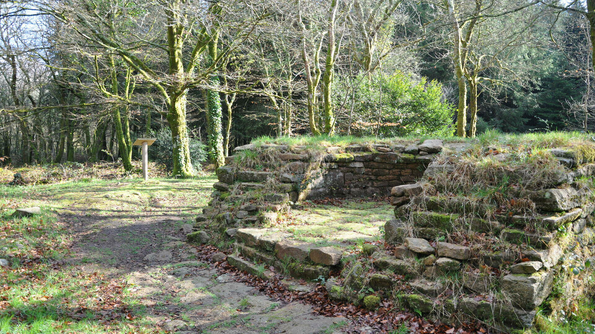 Hameau médiéval de Pont-Callec à Berné